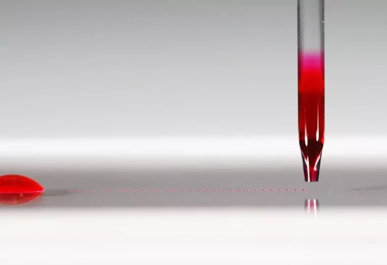 non-contact piezo dispensing of single picoliter volumes in a row using a microarray printer