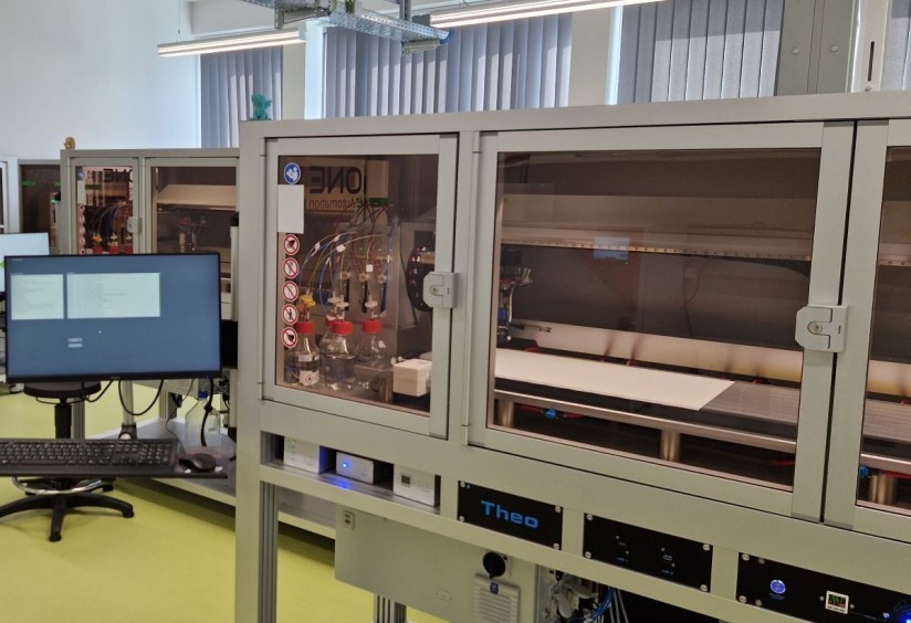 Theo - One of eight iONE systems from M2-Automation installed at the facilities of Macro Array Diagnostics (MADx) in Vienna, supporting high-precision liquid handling in diagnostic applications.