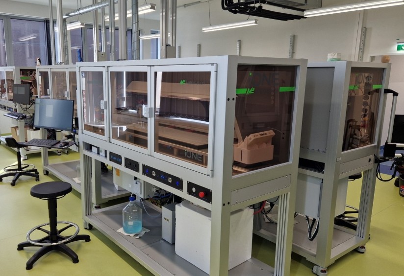 Harald - One of eight iONE systems from M2-Automation installed at the facilities of Macro Array Diagnostics (MADx) in Vienna, supporting high-precision liquid handling in diagnostic applications.