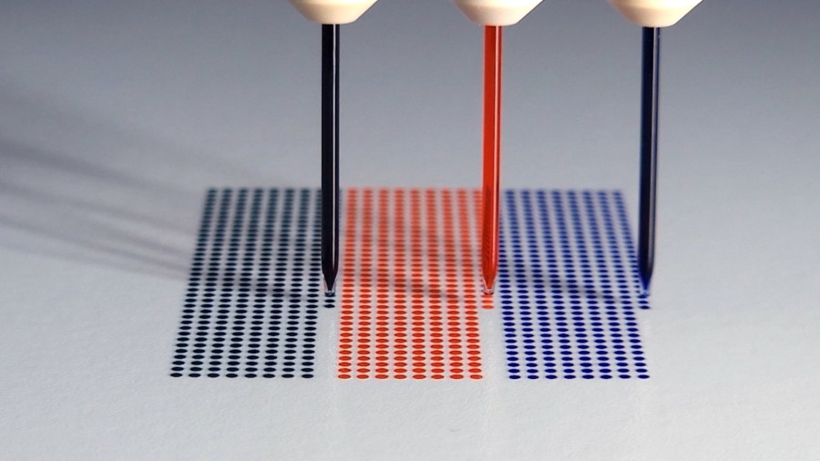 multi channel nanoliter dispensing creating a microarray on a membrane using a ultra-fast microarray spotter