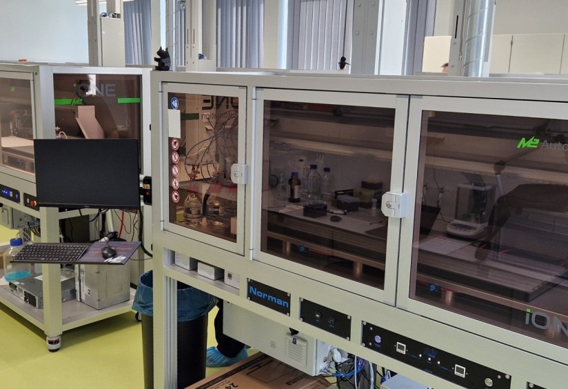 Norman - One of eight iONE systems from M2-Automation installed at the facilities of Macro Array Diagnostics (MADx) in Vienna, supporting high-precision liquid handling in diagnostic applications.